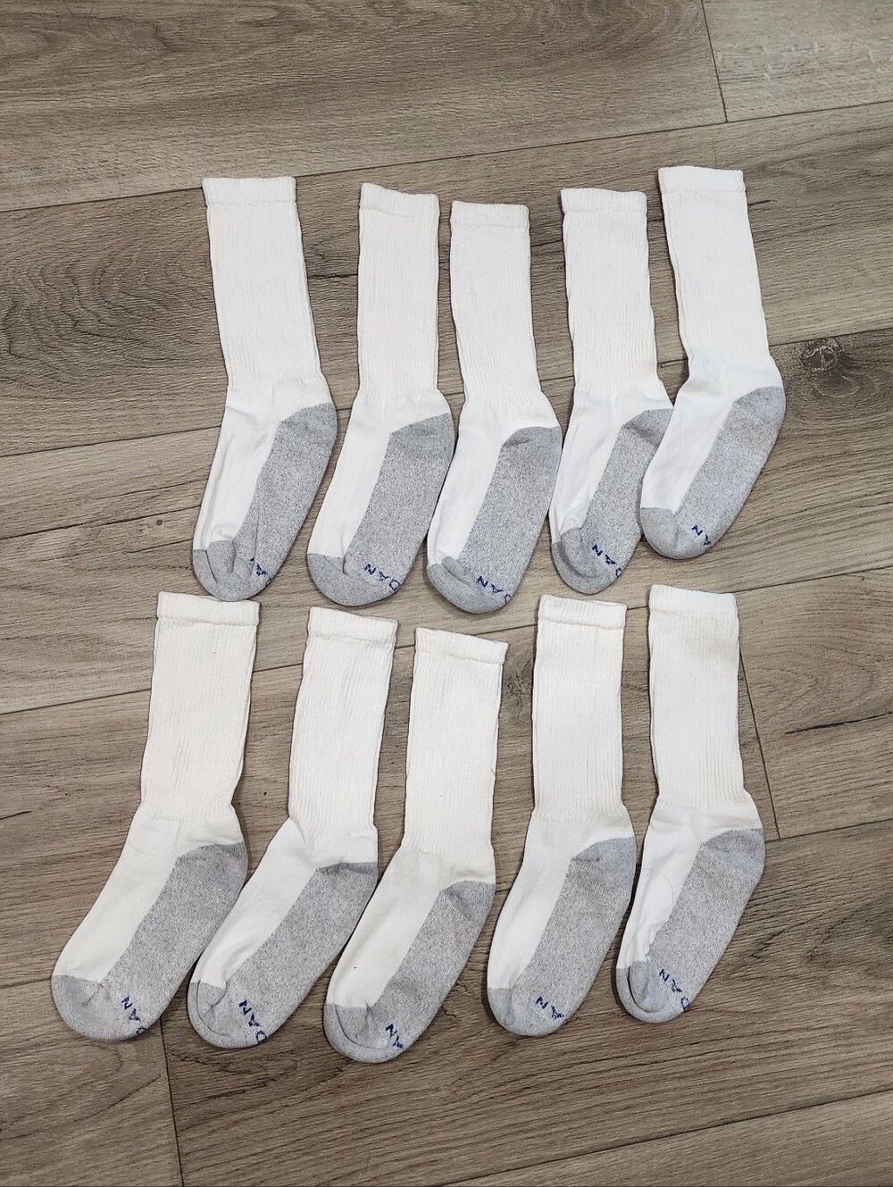 NEW Gildan White Crew Athletic Socks - Pack of 5
